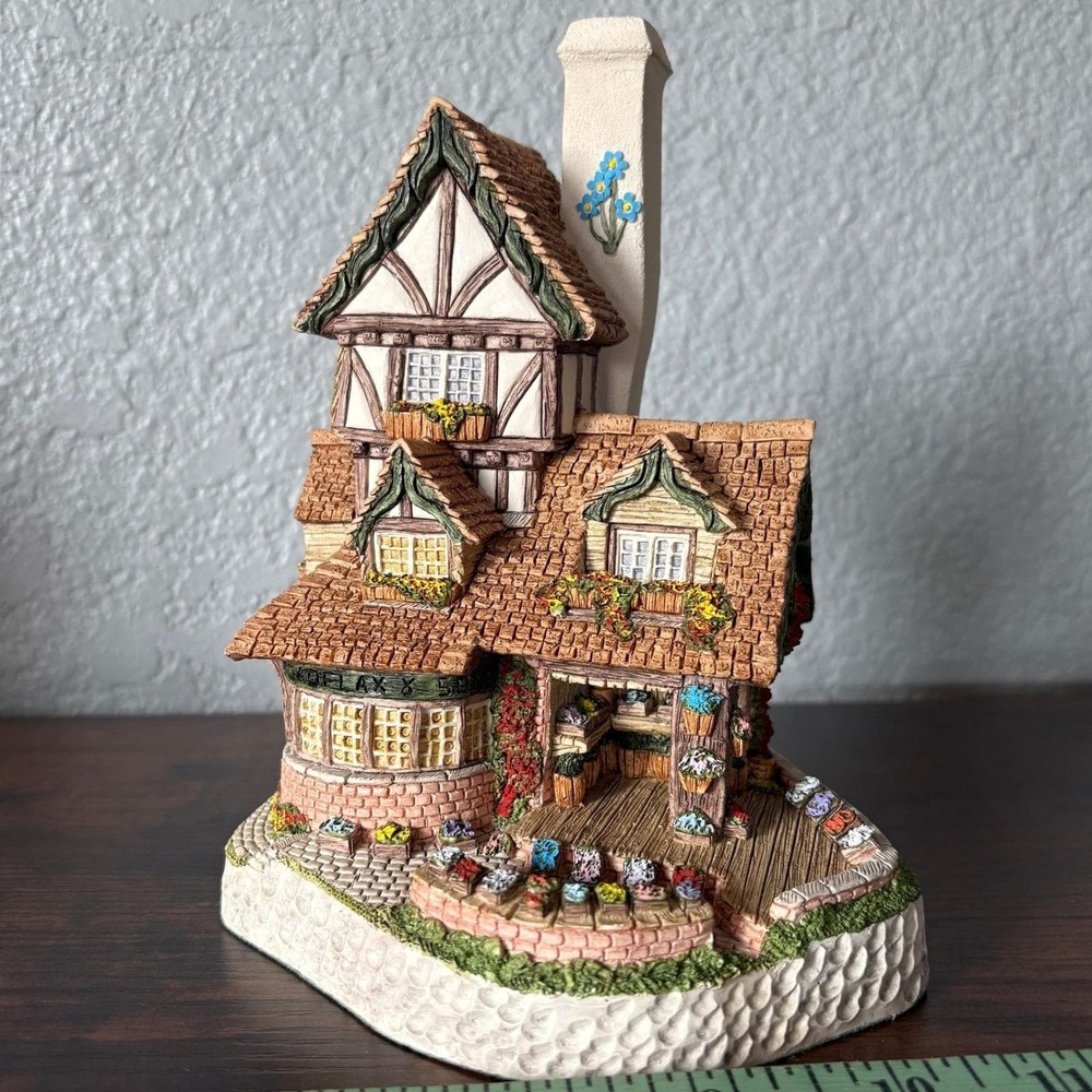 David Winter Flower Shop Cottage 1995 Collectors Guild Figurine